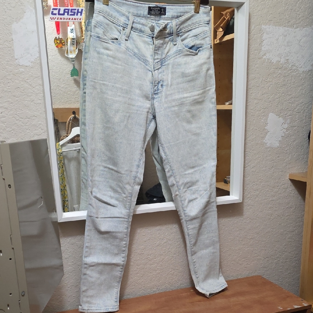 Abercrombie & Fitch Light Blue Women's Jeans. High Rise Ankle Flare